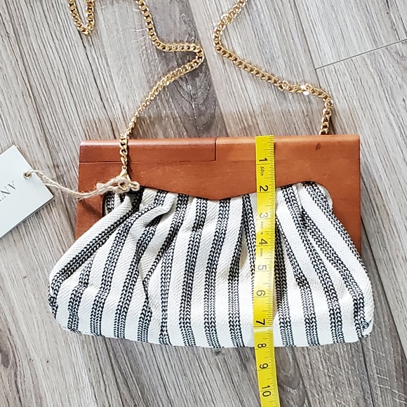 Antik Kraft Black and White Crossbody Bag - Picture 13 of 15